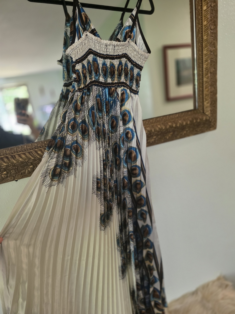 Sleeveless Peacock-Print Pleated Maxi Dress - White/Blue